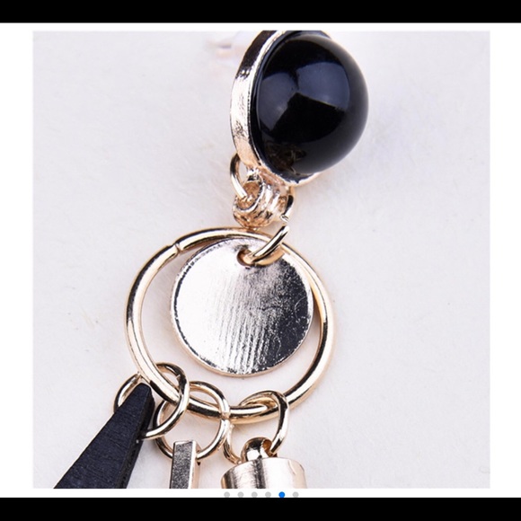 Fringe tassel statement earrings - Picture 3 of 5